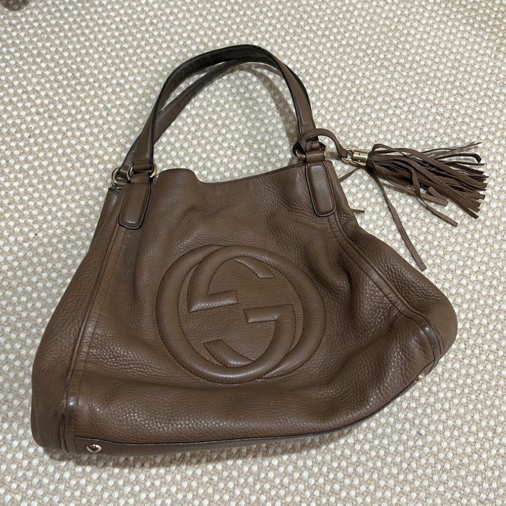 Gucci grained leather soho bag
